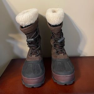 UGG boys rain/snow boots size 5